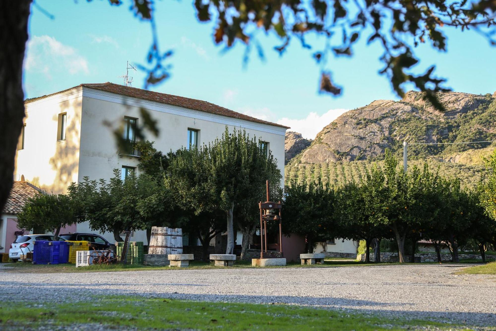 Barone Gr Macri Agriturismo Modi Джераче Екстериор снимка